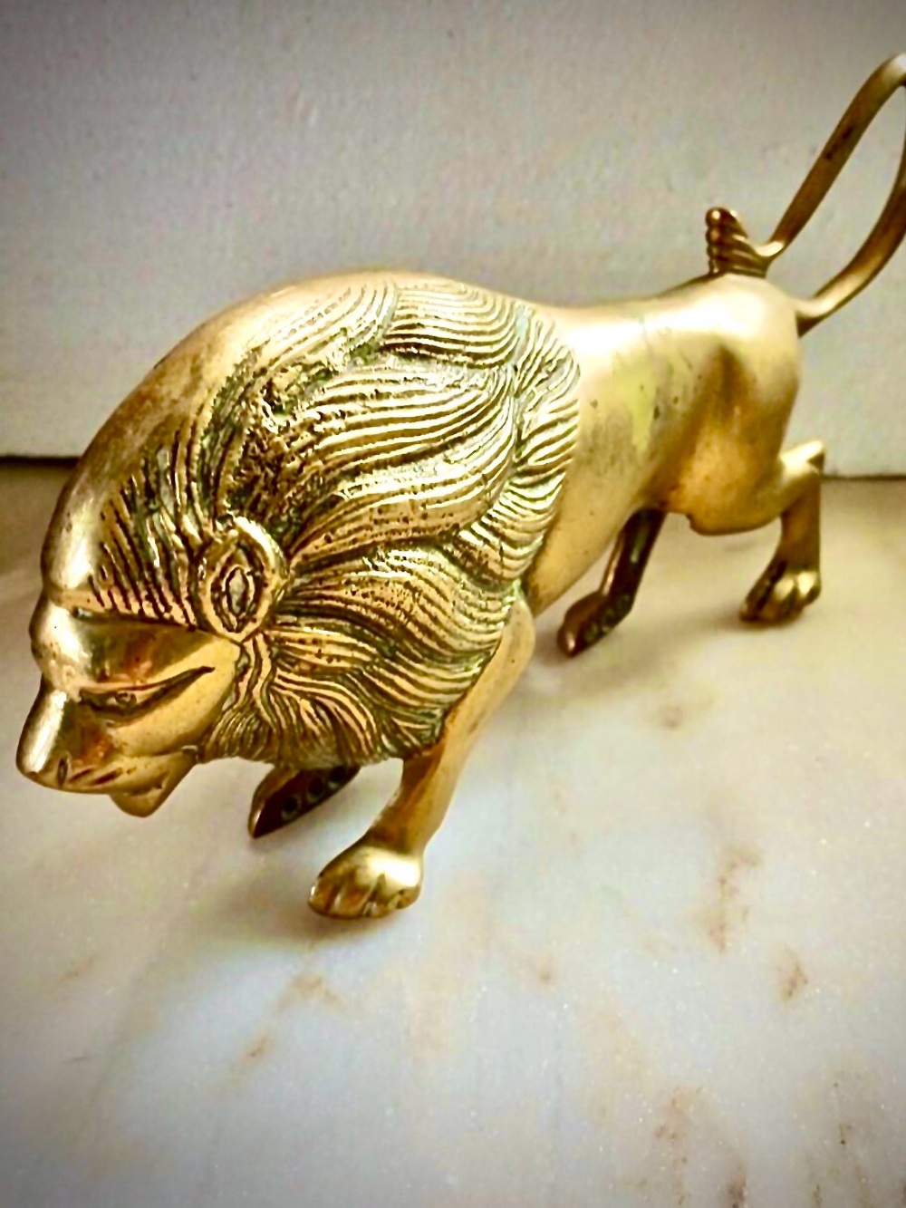 ♥️ Vintage Brass Lion Figurine in Gold Tone, Brass paper weight.